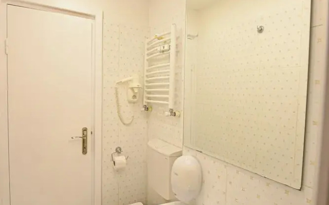 Libra Apartment - Two Bedrooms - 5 Guests - Next To Cismigiu Gardens
