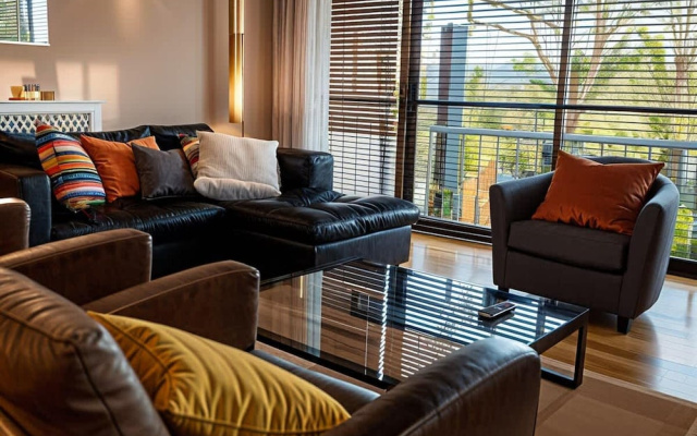 Stylish Dulwich Apartment With Parking