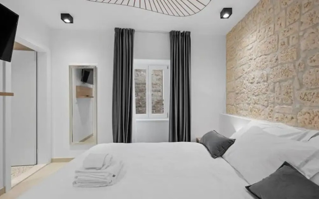 Deluxe City Room For 2 Free Parking