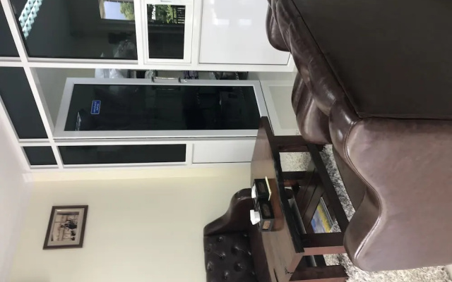 Thathong House