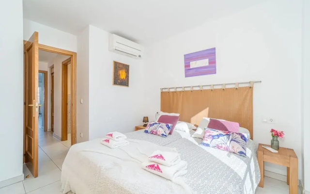 Apartment in Empuriabrava Near Sandy Beach