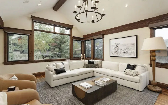 Fox Crossing Luxury Home