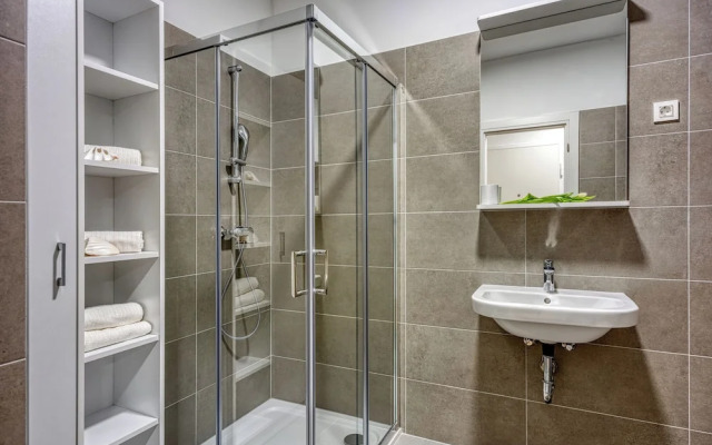 Cikat Bay Modern Apartment