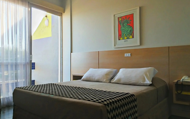 Cris Hotel