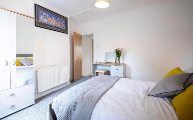 Bright 3 Bedroom Townhouse Near City Centre