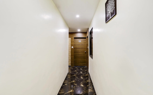 OYO VAD159 Hotel Grand
