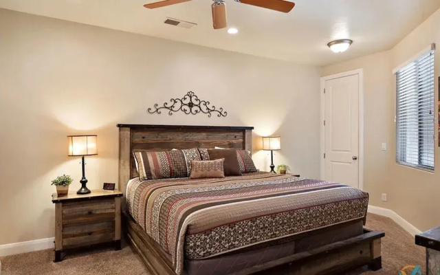 Canyon Oasis 4 Bedroom Apts by RedAwning