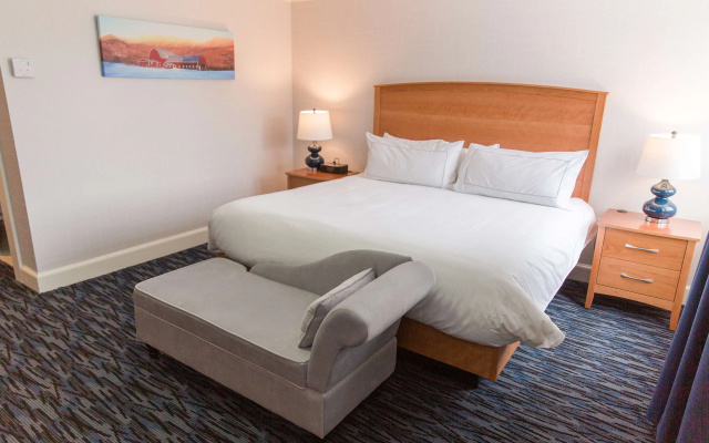 Capitol Plaza Hotel Montpelier Tapestry Collection by Hilton