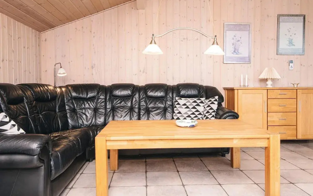 Secluded Holiday Home in Henne near Beach