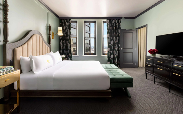 The Candler Hotel Atlanta, Curio Collection by Hilton