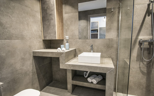 TheaSea Luxury Suites- Studio Suite 1