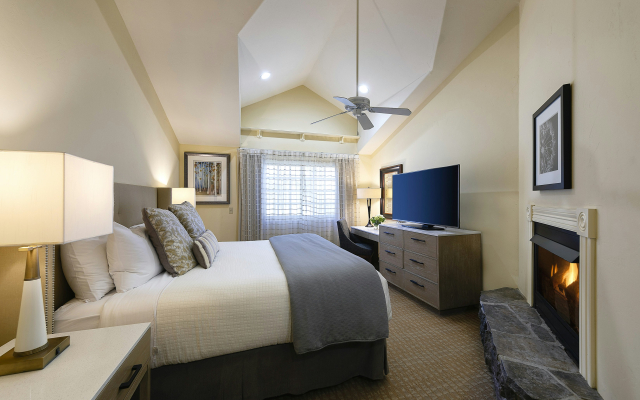 Pelican Inn & Suites