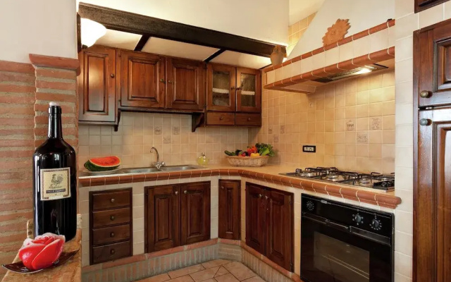 Apartment Near Cortona With Pool and Roman Charm