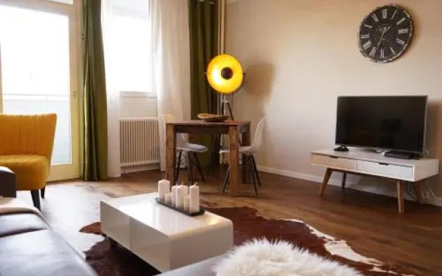 YoHome - Stylish New City Apartment