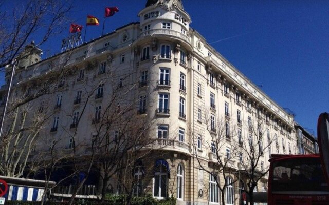 Hotel Ritz Madrid вид на фасад