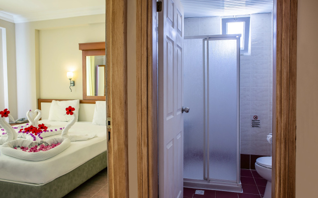Club Big Blue Suit Hotel