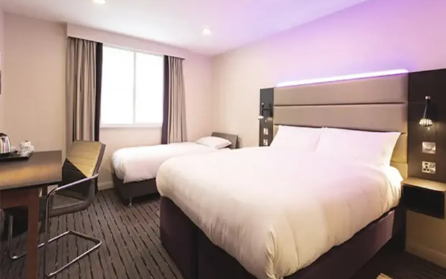 Premier Inn Gatwick Crawley - Goff's Park
