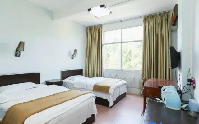 Xingyi Longquan Business Hotel