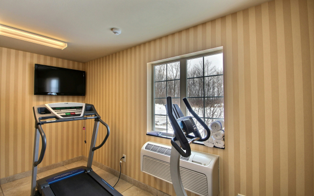 Cobblestone Inn & Suites - Brillion