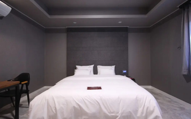 Louis Hotel