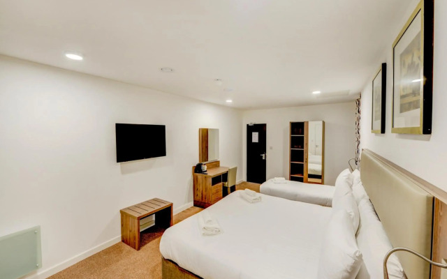 OYO Plymouth Central Hotel