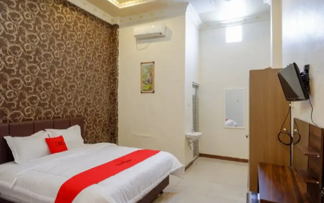 RedDoorz @ Jalan Pattimura Palu