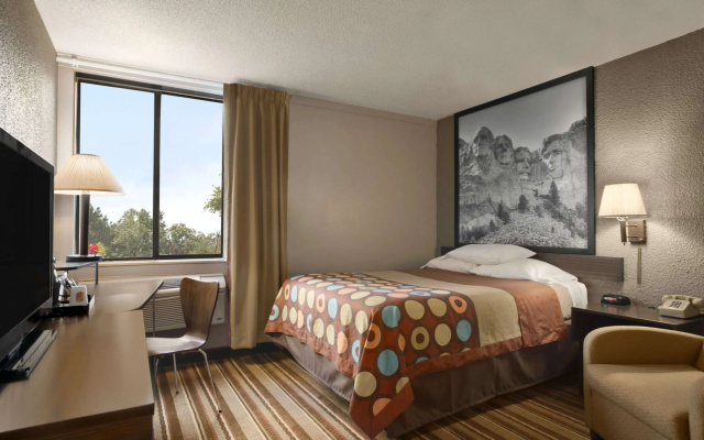 Super 8 by Wyndham Redfield