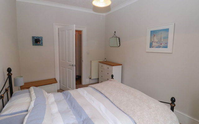 The English School, Flat 2