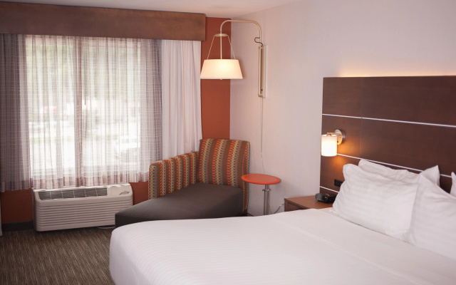 Holiday Inn Express Hotel & Suites by IHG