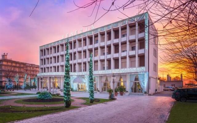 Отель Venezia Terme Италия, Абано-Терме - 6 отзывов об отеле, цены и фото номеров - забронировать отель Venezia Terme онлайн вид на фасад