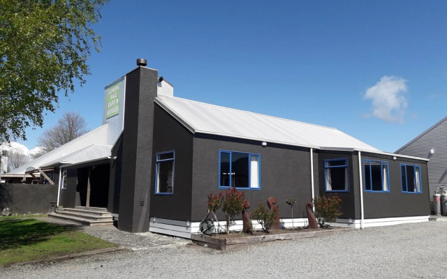 Tongariro River Retreat - Hostel
