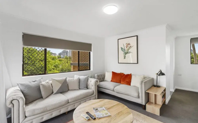Bright 2-bed Apartment in Leafy New Farm