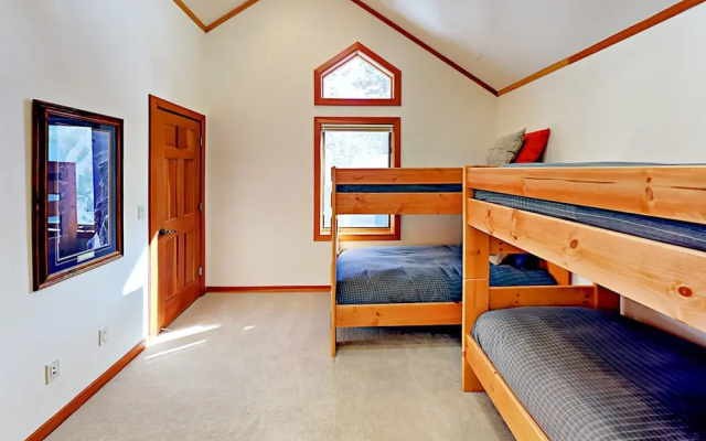Cabin-esque Tahoe 4 Bedroom Home