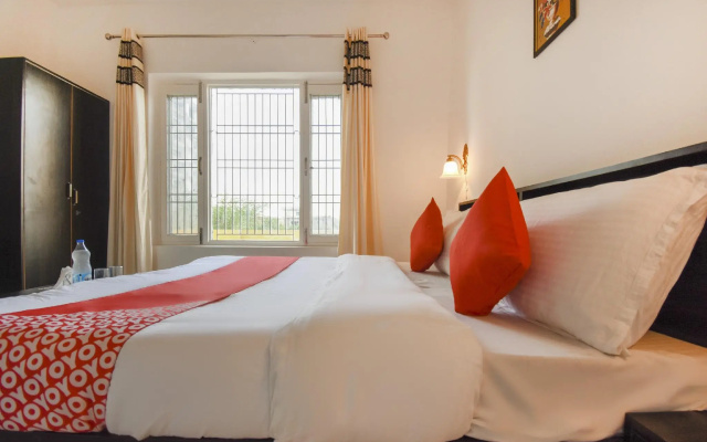 OYO 75460 Sky High Residency