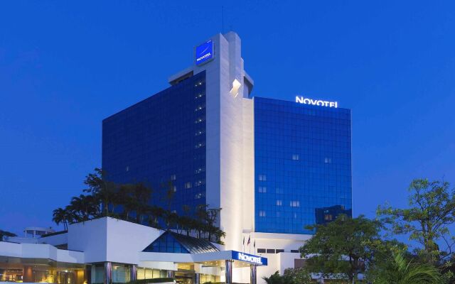 Отель Novotel Bangkok Bangna вид на фасад
