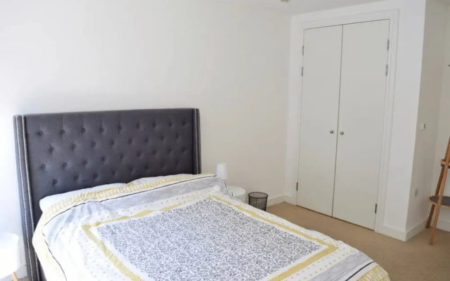 Stylish 1 Bedroom Flat In Amazing Location