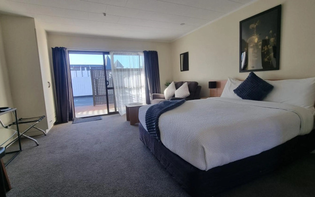Tudor Lodge Motel