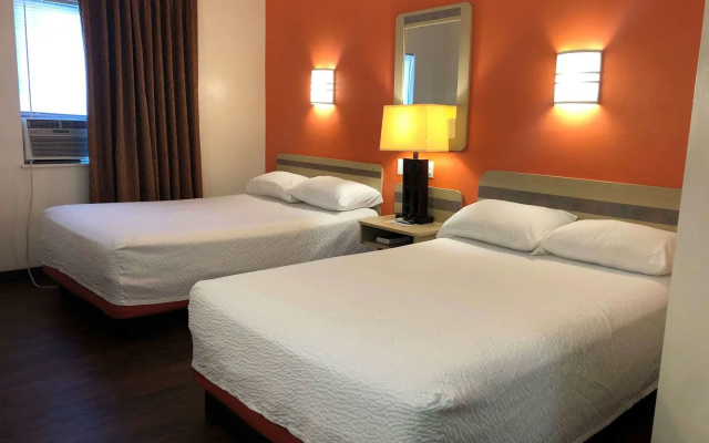 Sleep Inn & Suites Pigeon Forge - Downtown 2.5 stars out of 5