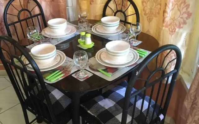 1 Bed Villa - Sleeps 2 - Garden - Parking - Wifi