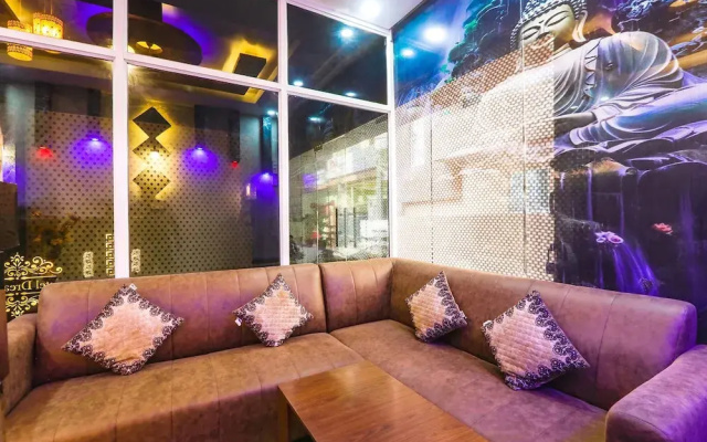 Fabhotel Dream Palace