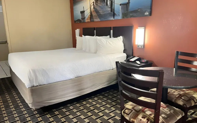 Days Inn & Suites Pine Bluff