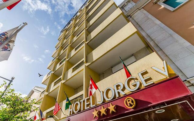 Hotel Jorge V вид на фасад