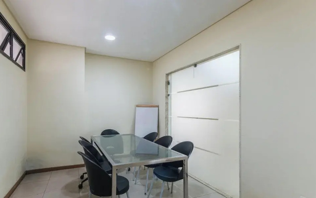 Studio w/ Partial Sea View Soc0316