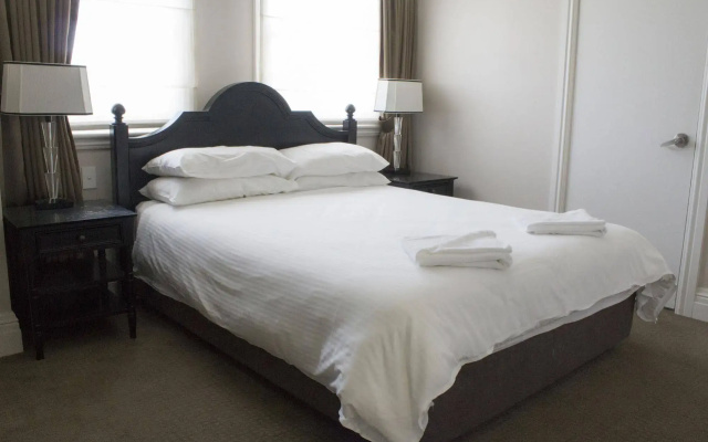 Wallacia Hotel