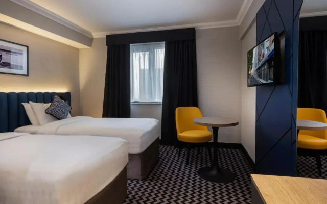 Academy Plaza Hotel