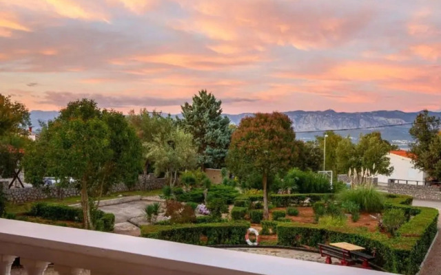 Relaxing Stay Kačić Close to Nature & Sea