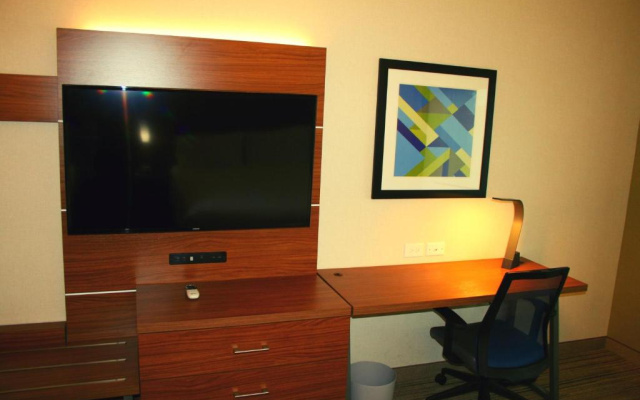 Holiday Inn Express Hotel & Suites Marina - State Beach Area by IHG