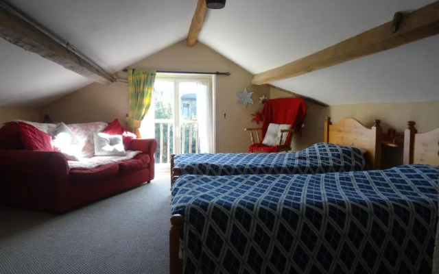 Charming French Cottage-Gite in the Heart of Quiet Gorron