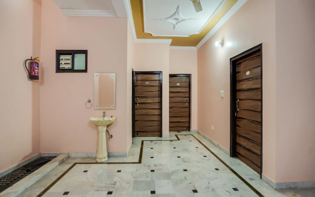 OYO 75521 Silk Inn