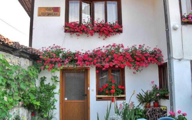 Отель Guest House Terziiski вид на фасад
